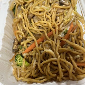 Golden Dynasty Restaurant - Chicken lo mein (large) - Chinese Near Me - Brooklyn, New York