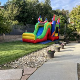 Jumbo jumper with slide Jumbo jumper with slide