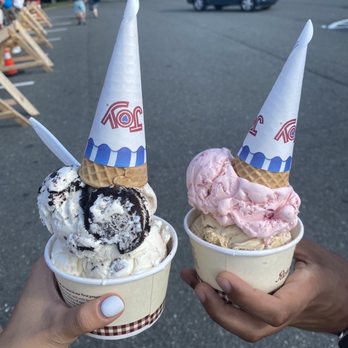 Richardson's Ice Cream - Oreo w/ moose tracks and strawberry w/ coffee - Ice Cream & Frozen Yogurt Near Me - Middleton, Massachusetts Richardson's Ice Cream - Oreo w/ moose tracks and strawberry w/ coffee - Ice Cream & Frozen Yogurt Near Me - Middleton, Massachusetts