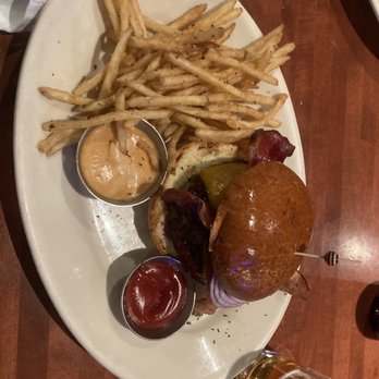 Weber Grill Restaurant - Bbq bacon burger - Steakhouses Near Me - Indianapolis, Indiana