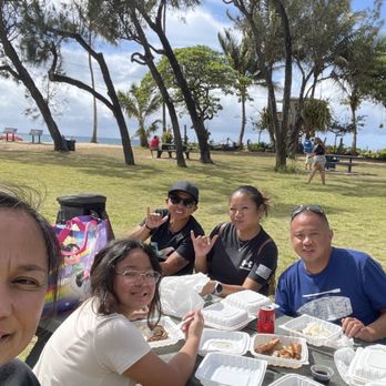 Ray's Kiawe Broiled Chicken - Ray's Kiawe Chicken / Waimea Bay Beach - Food Stands Near Me - Haleiwa, Hawaii