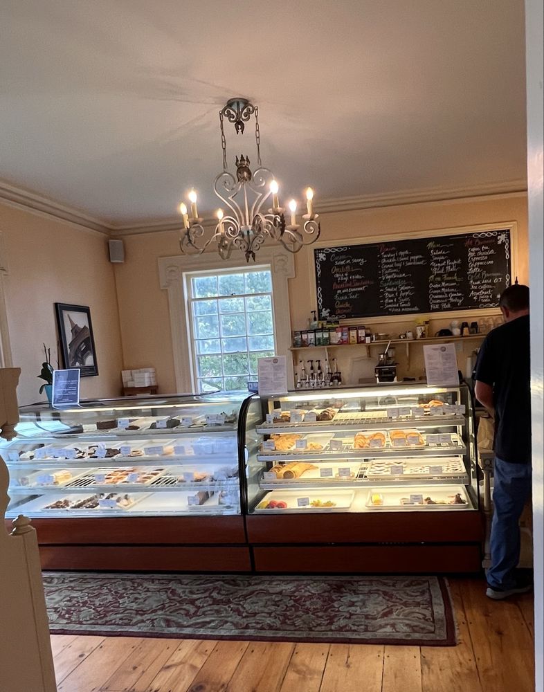 La Maison Blanche Bakery Cafe Logo