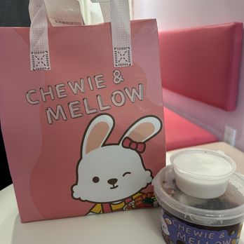 Chewie & Mellow - Cute to go packaging and insulated bag - Desserts Near Me - Irvine, California