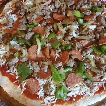 Green Mountain Smokehouse - a pizza with sausage and peppers - Meat Shops Near Me - Windsor, Vermont Green Mountain Smokehouse - a pizza with sausage and peppers - Meat Shops Near Me - Windsor, Vermont