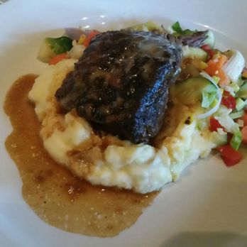 Beckett's Table - Beef Short Ribs with Mashed Potates and Vegetables - New American Near Me - Phoenix, Arizona Beckett's Table - Beef Short Ribs with Mashed Potates and Vegetables - New American Near Me - Phoenix, Arizona