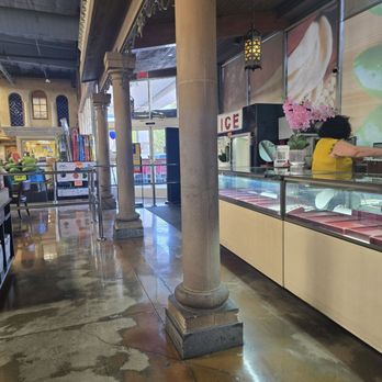 Cardenas Markets - This picture was towards the entrance - Meat Shops Near Me - Moreno Valley, California