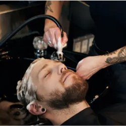 Floyd's 99 Barbershop