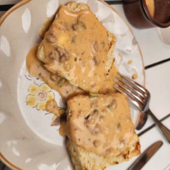 The Toasty Badger - Biscuits and gravy - Diners Near Me - Austin, Texas The Toasty Badger - Biscuits and gravy - Diners Near Me - Austin, Texas