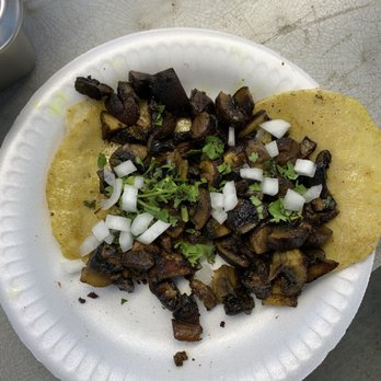 HippiesTacos - Marinated white mushrooms tacos topped with fresh cilantro and chopped white onions - Vegan Near Me - Perris , California
