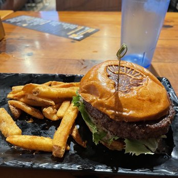Upstate Bar and Grill - Burger - New American Near Me - Cooperstown, New York
