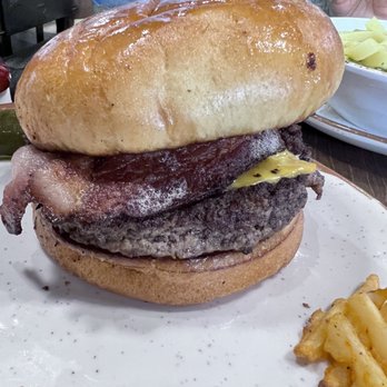 CORN CRIB CAFE - BBQ bacon burger - Cafes Near Me - Shipshewana, Indiana