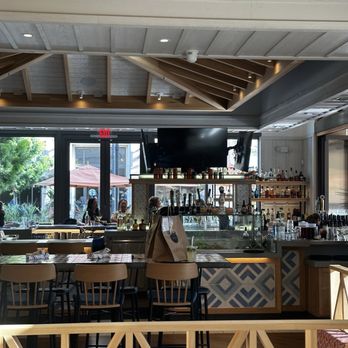 Pacific Catch - So pretty inside - Sushi Bars Near Me - Santa Clara, California