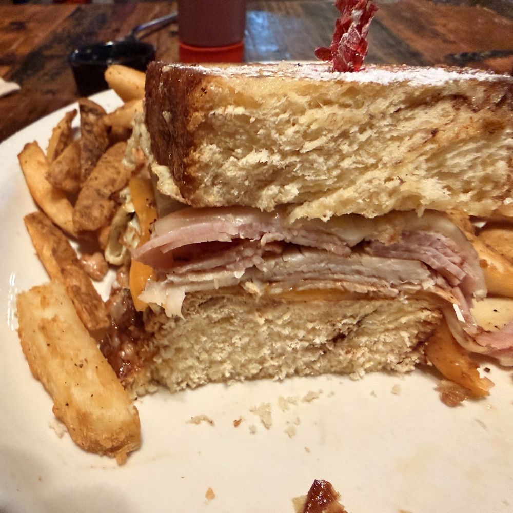 Monte Cristo on very thick, dry, and cold bread Monte Cristo on very thick, dry, and cold bread