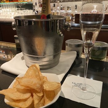 Polo Lounge - Moët and handcut chips - New American Near Me - Beverly Hills, California Polo Lounge - Moët and handcut chips - New American Near Me - Beverly Hills, California