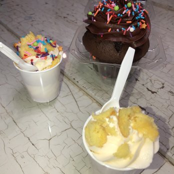 Cakes by Bakin Bishop - Bakeries Near Me - Pigeon Forge, Tennessee Cakes by Bakin Bishop - Bakeries Near Me - Pigeon Forge, Tennessee