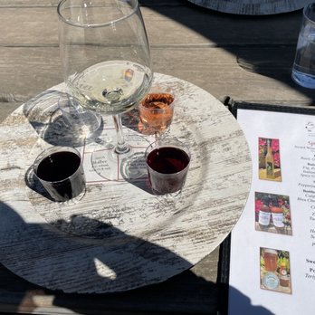 La Nebbia Winery - Mixed tasting - Wineries Near Me - Half Moon Bay, California La Nebbia Winery - Mixed tasting - Wineries Near Me - Half Moon Bay, California