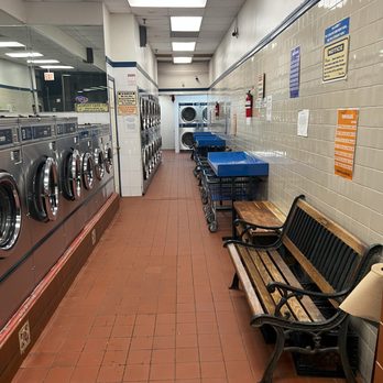 Loving Laundry - Comfortable seating and folding tables. - Laundry Services Near Me Loving Laundry - Comfortable seating and folding tables. - Laundry Services Near Me