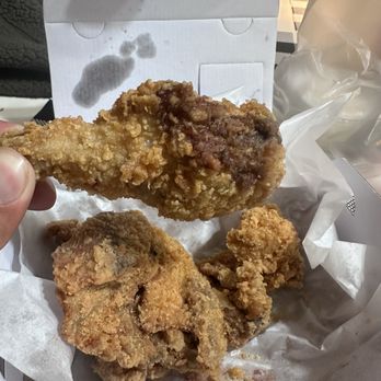 bb.q Chicken Gardena - Greasy chicken and random dark spot - Chicken Wings Near Me - Gardena, California bb.q Chicken Gardena - Greasy chicken and random dark spot - Chicken Wings Near Me - Gardena, California