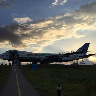 Jumbo Stay by null