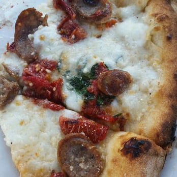Fiammé - De Leon pizza. Sauceless with a buffalo mozzarella, fennel sausage, arugula, and roasted tomatoes - Pizza Near Me - Naperville, Illinois