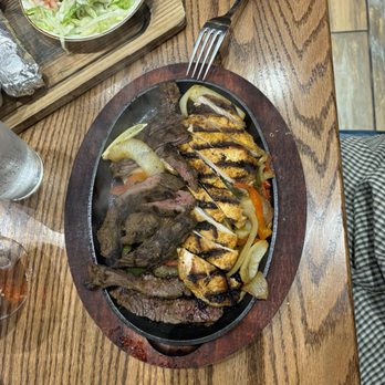 Azul Cantina - Steak and chicken fajitas - Tex-Mex Near Me - Pigeon Forge, Tennessee