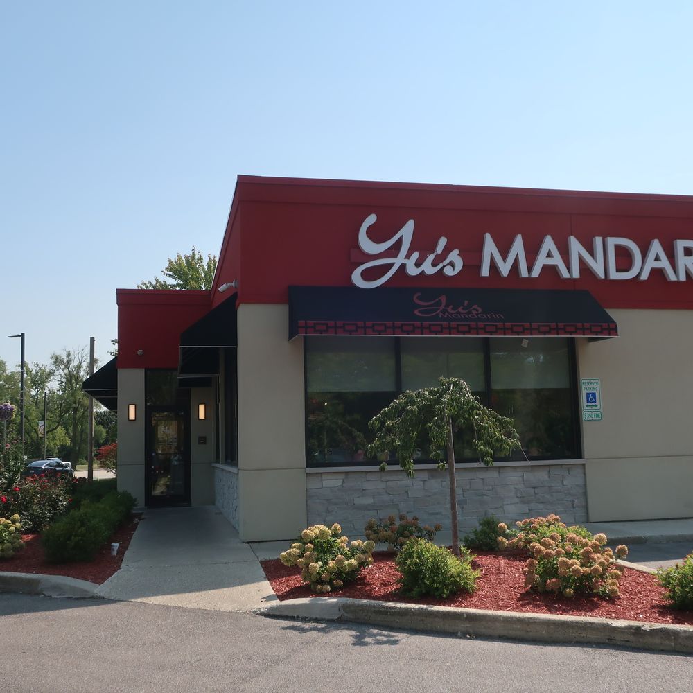 Yu's Mandarin - Storefront and signage on a delightful fall day. - Chinese Near Me - Wheeling, Illinois