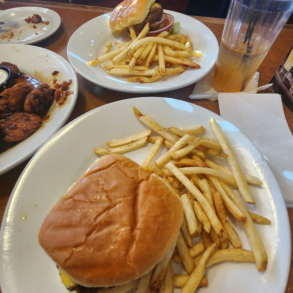 Hamburger & fries Hamburger & fries