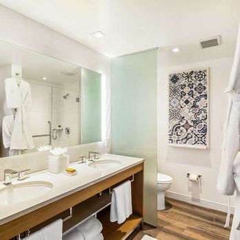 Hilton Miami Dadeland - Guest room bath - Hotels Near Me - Miami, Florida Hilton Miami Dadeland - Guest room bath - Hotels Near Me - Miami, Florida