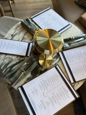 Meeting at Market by null