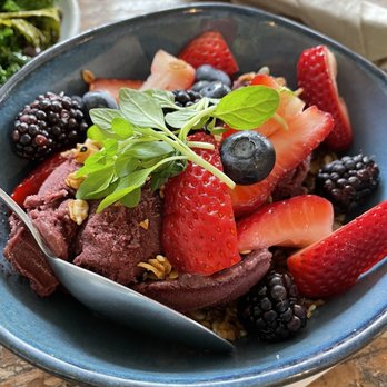 Blueys Kitchen - Acai bowl - Cafes Near Me - Santa Monica, California Blueys Kitchen - Acai bowl - Cafes Near Me - Santa Monica, California