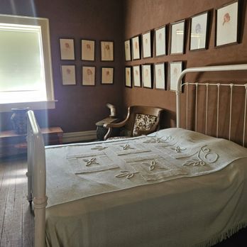 Hubbell Trading Post - Hubbell family home bedroom - Landmarks & Historical Buildings Near Me - Ganado, Arizona