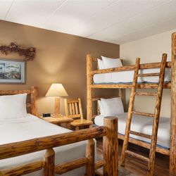 Baymont by Wyndham Owatonna - Guest room