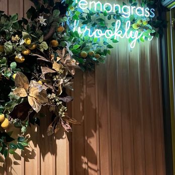 Lemongrass Brooklyn - Indoor decor - Thai Near Me - Brooklyn, New York