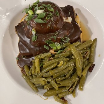 Brown County Inn - Meatloaf and Mashed Potatoes - Hotels Near Me - Nashville, Indiana Brown County Inn - Meatloaf and Mashed Potatoes - Hotels Near Me - Nashville, Indiana