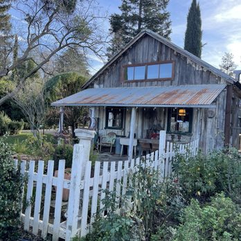 Park Winters Weddings - Come get your local gifts at this adorable little shop! - Bed & Breakfast Near Me - Winters, California