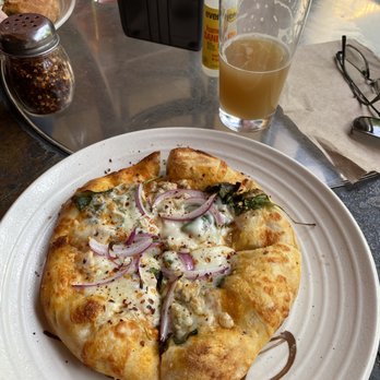 Mad Co. Brew House - Chicken, Buffalo sauce, red onion, spinach & blue cheese crumbles plus Africa Pale Ale - Brewpubs Near Me - Marshall, North Carolina