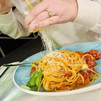 La Rondinella - Spaghetti with cheese - Italian Near Me - Capri, NA
