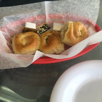 Cely’s Pizzaria - Free bread basket - Pizza Near Me - Sulphur, Oklahoma