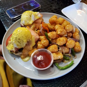 Caffe Concerto - Salmon Benedict - Pizza Near Me - Los Angeles, California
