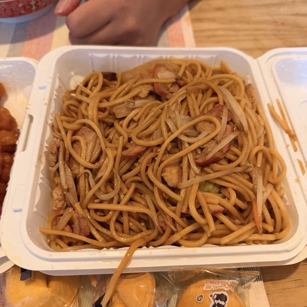 Lucki Panda - Bbq pork chow mein - Chinese Near Me - Henderson, Nevada Lucki Panda - Bbq pork chow mein - Chinese Near Me - Henderson, Nevada