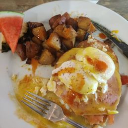 Classic Eggs Benedict Classic Eggs Benedict