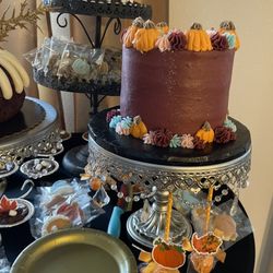 Rise Cupcakes - I could possibly give a pass for a dry cake, but one that can't even be eaten is unacceptable.