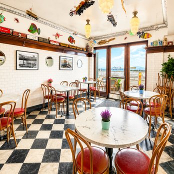 Frankie's Crab Stand - Bright dining room with waterfront views and plenty of seating. - Seafood Near Me - San Francisco, California Frankie's Crab Stand - Bright dining room with waterfront views and plenty of seating. - Seafood Near Me - San Francisco, California