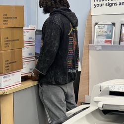 Staples - Violent and aggressive customer that verbally assaulted me and employees did nothing. AVOID THIS LOCATION AT ALL COSTS!