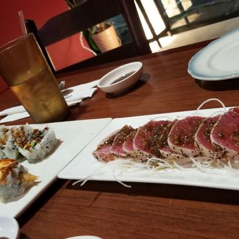 WingK Boy Chicken - Left to right: butterfly roll, eel roll, tartare - Korean Near Me - Nutley, New Jersey