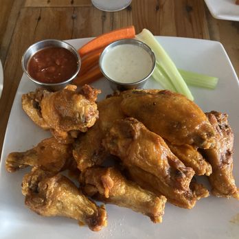 The Flat Greenville - Chicken wings - Cocktail Bars Near Me - Greenville, South Carolina The Flat Greenville - Chicken wings - Cocktail Bars Near Me - Greenville, South Carolina