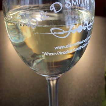 D & D Smith Winery - Moscato - Wine Tasting Room Near Me - Norwalk, Ohio