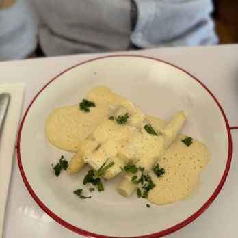 Bouillon Pigalle - White Asparagus (~€5) - French Near Me - Paris, 75 Bouillon Pigalle - White Asparagus (~€5) - French Near Me - Paris, 75