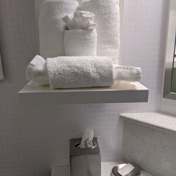 Hampton Inn & Suites Newtown - Hotels Near Me - Yardley, Pennsylvania
