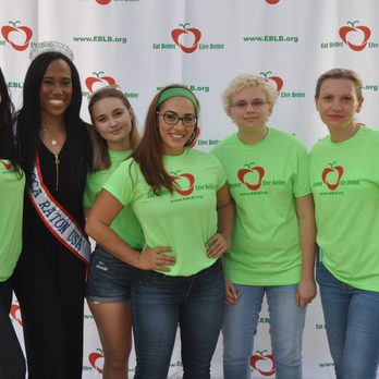 Eat Better Live Better - Founder, Debra Tendrich, with a group of volunteers. - Community Service/Non-Profit Near Me - Delray Beach, Florida Eat Better Live Better - Founder, Debra Tendrich, with a group of volunteers. - Community Service/Non-Profit Near Me - Delray Beach, Florida